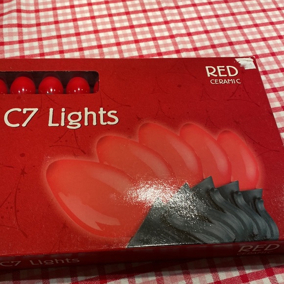 String of 25 red lights on green wire New in box. Never used. - Picture 7 of 9